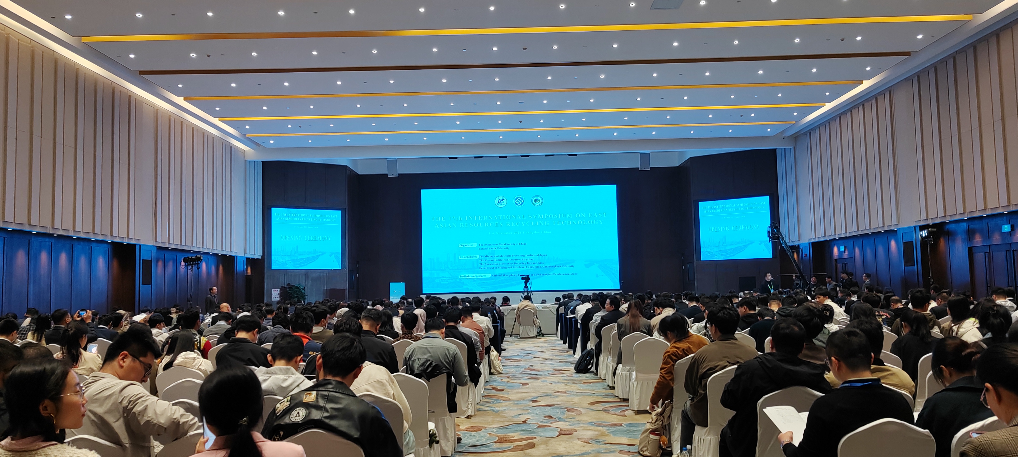会议现场.jpg 会议现场.jpg