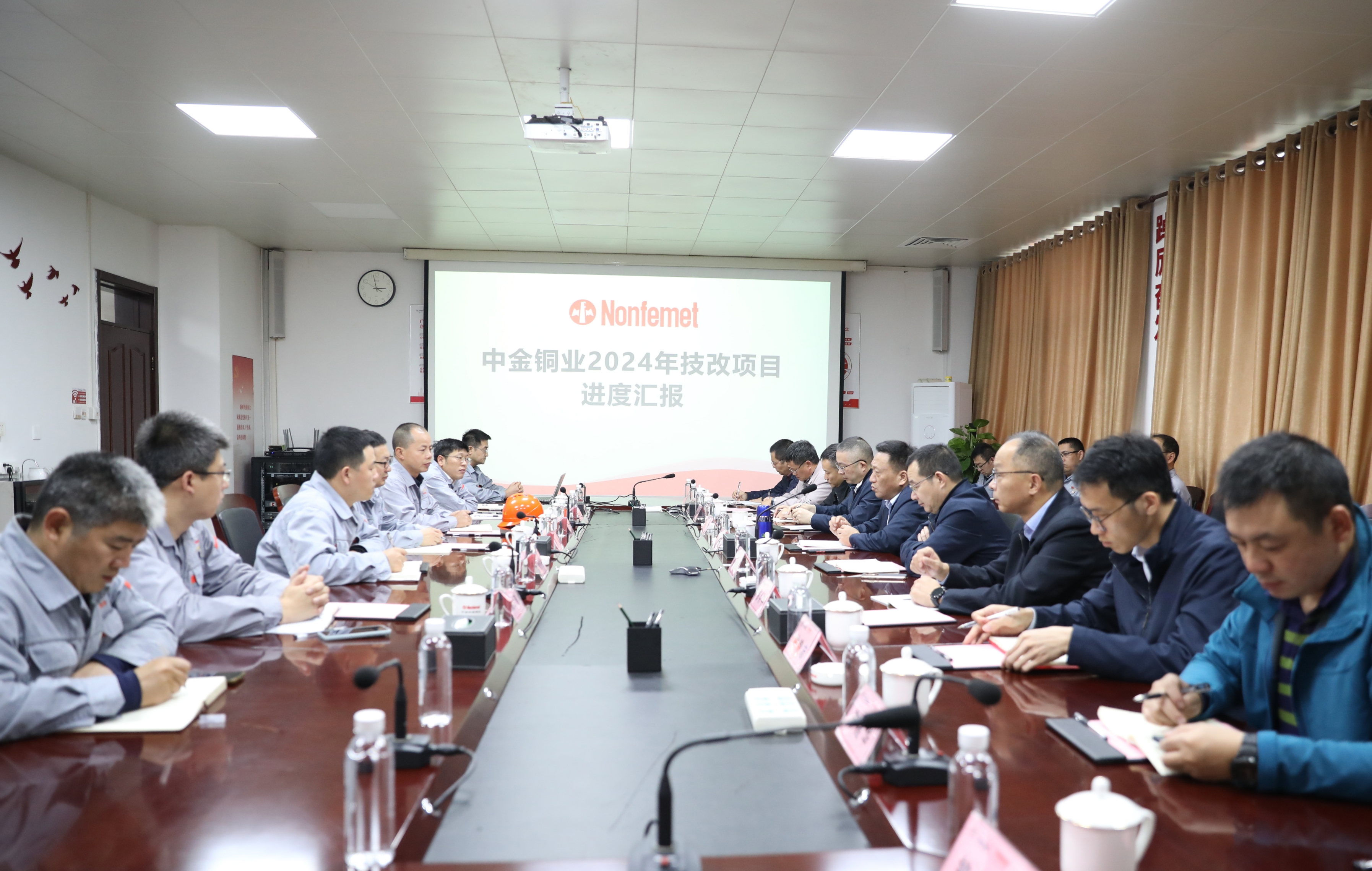 座谈现场.jpg 座谈现场.jpg