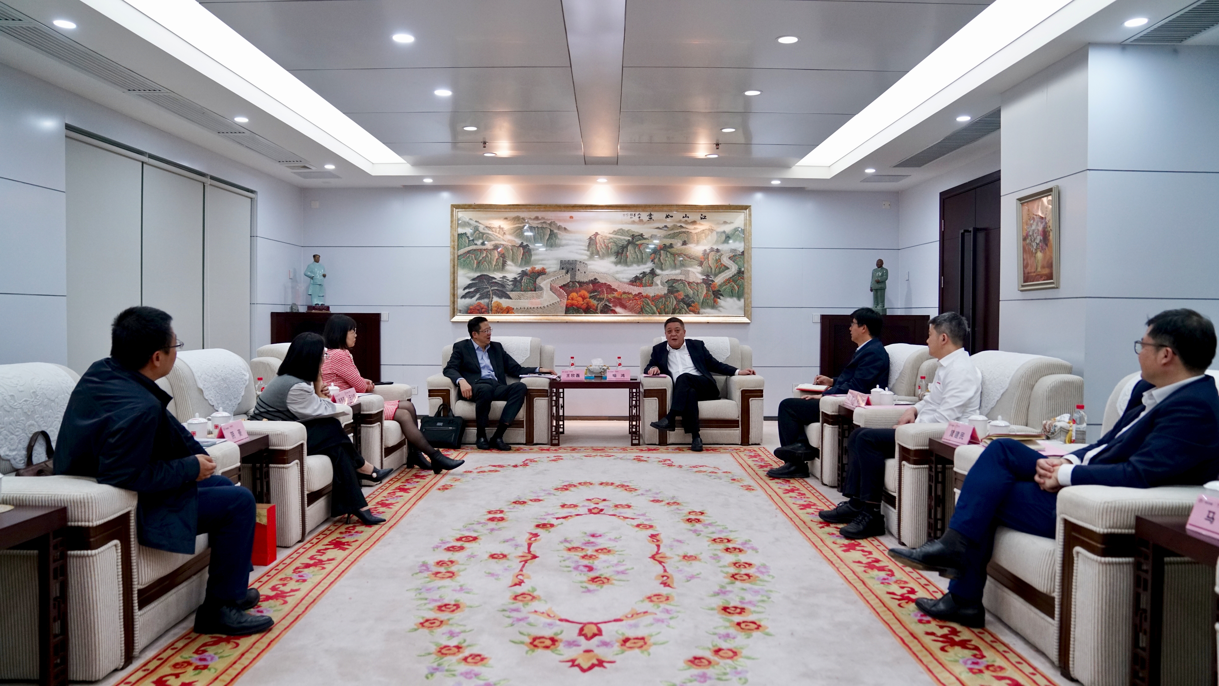 会见华泰.jpg 会见华泰.jpg