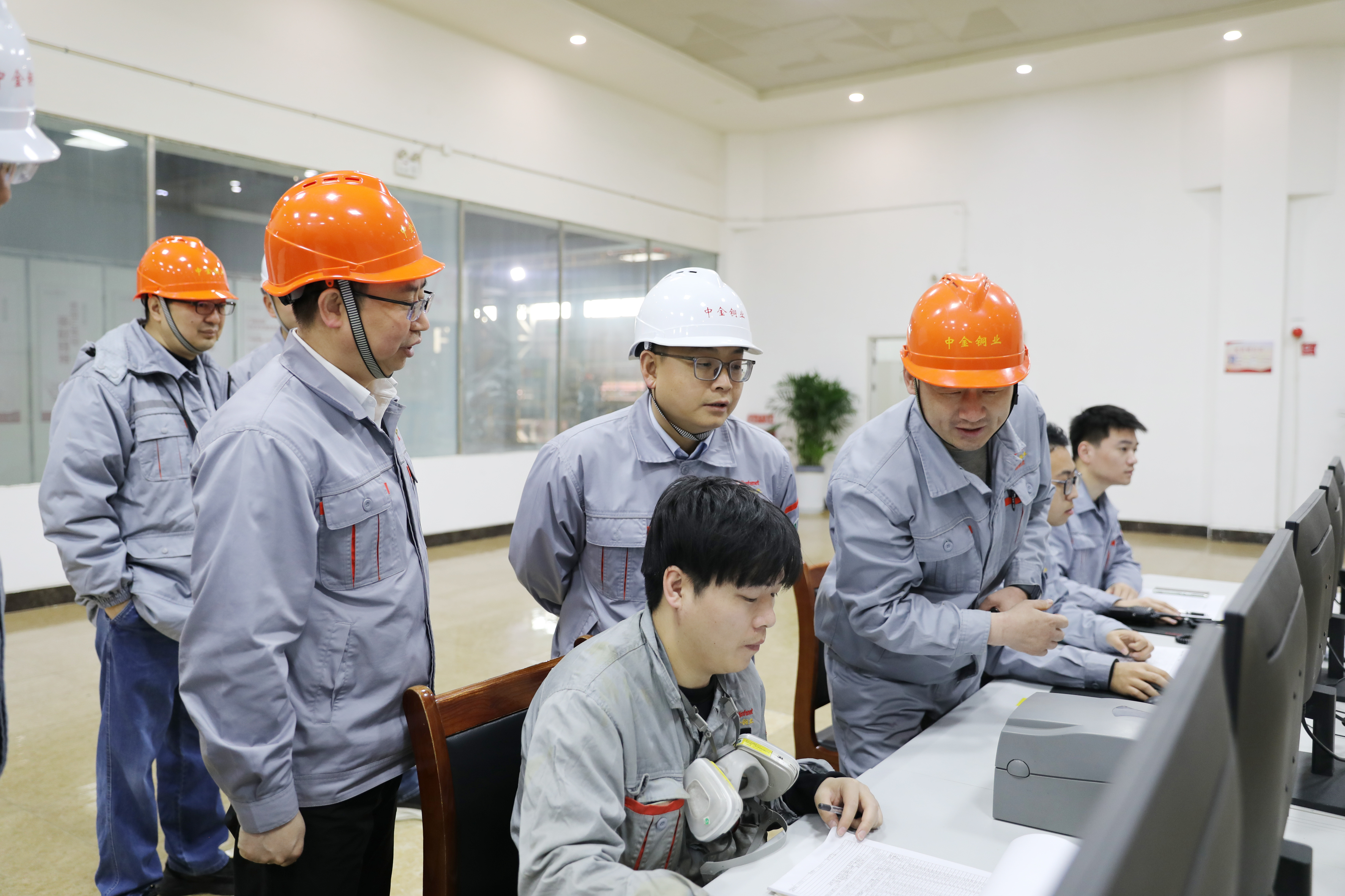潘总调研3.jpg 潘总调研3.jpg